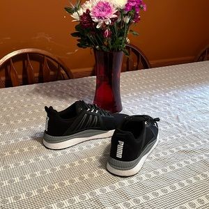Puma mens no tie sneaker. Size 11. Worn one time